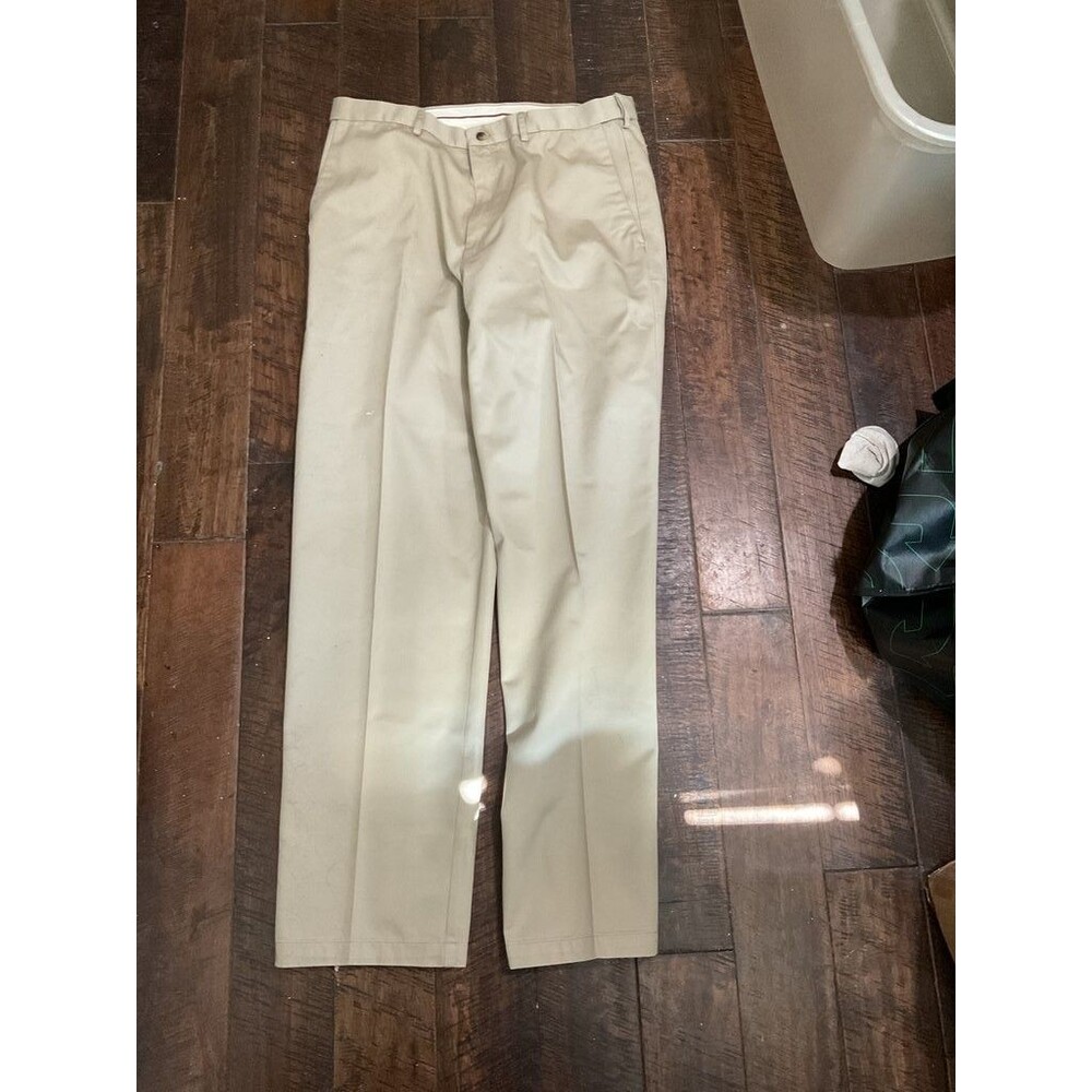 Haggar Men's Classic Fit Khaki Pants